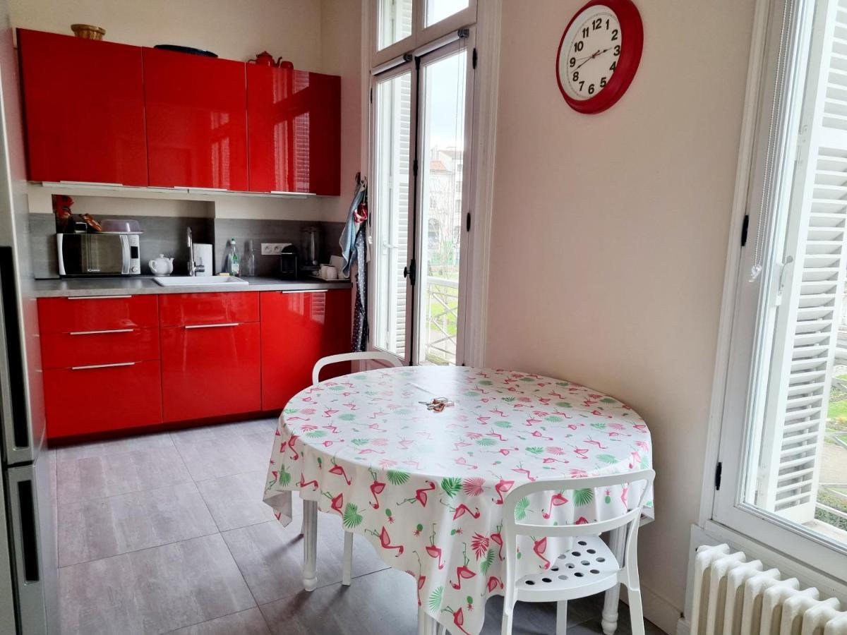 אנגולם Face A L'Hotel De Ville Grand Et Lumineux Appartement מראה חיצוני תמונה